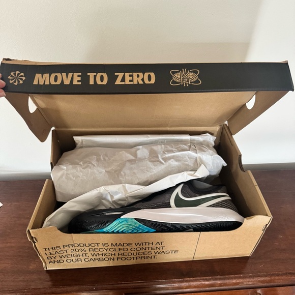 Nike Kyrie 8 Unisex Shoes Men Size 12.5, Black, Mercury Grey, White - Brand New - Picture 4 of 6